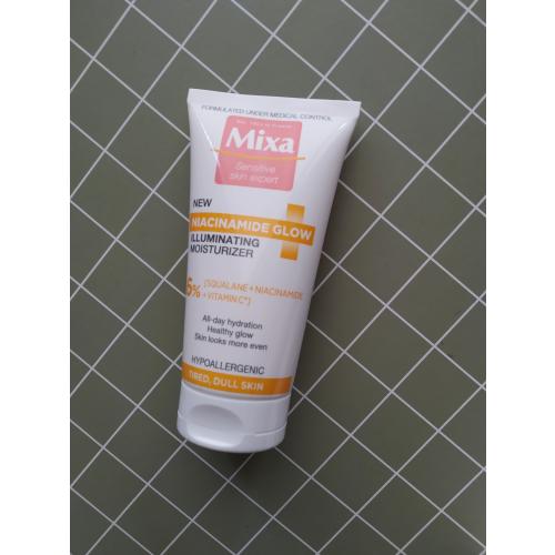Mixa Niacinamide Glow, Illuminating Moisturizer (Rozświetlający krem do twarzy) - opinie | zdjęcie do recenzji od Avesammael - 2