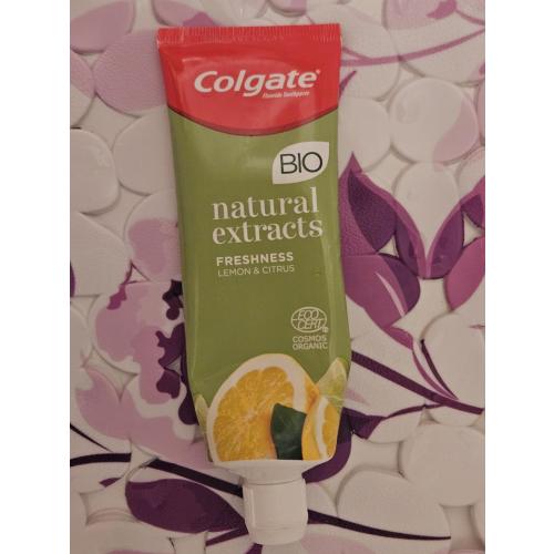 Colgate Natural Extracts, Ultimate Fresh, Pasta do zębów z azjatyckim olejkiem cytrynowym i ekstraktem z aloesu - opinie | zdjęcie do recenzji od Pantera Nera