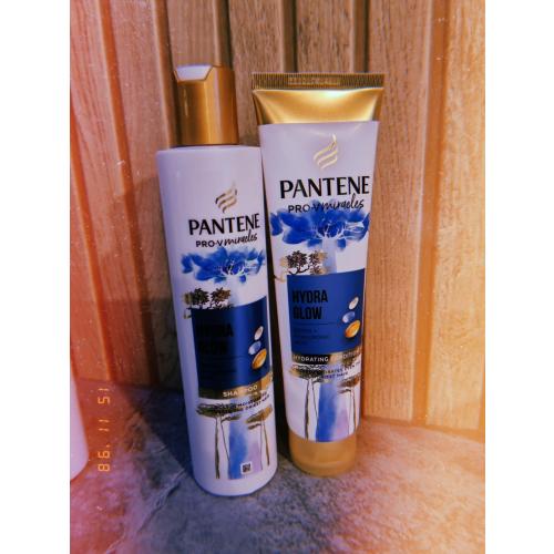 Pantene Pro-V Miracles, Hydra Glow, Shampoo (Szampon do włosów z biotyną i kwasem hialuronowym) - opinie | zdjęcie do recenzji od Rumcykiewicz