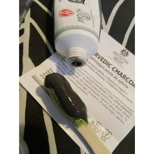 Ayouthveda Ayurvedic Charcoal Toothpaste (Wybielająca pasta do zębów) - opinie | zdjęcie do recenzji od Owocowysad - 4