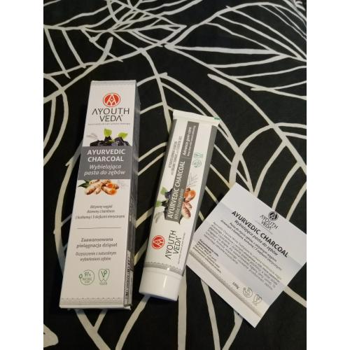 Ayouthveda Ayurvedic Charcoal Toothpaste (Wybielająca pasta do zębów) - opinie | zdjęcie do recenzji od Owocowysad - 2