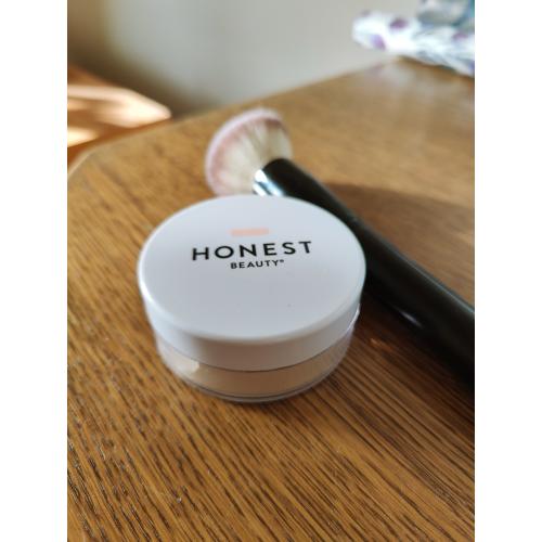 Honest Beauty Loose Powder (Przezroczysty sypki puder korygujący niedoskonałości) - opinie | zdjęcie do recenzji od shewild - 1