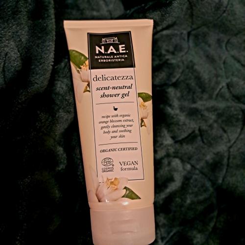 N.A.E. Delicatezza, Scent-neutral Shower Gel (Łagodzący żel pod prysznic z ekstraktem z kwiatu pomarańczy) - opinie | zdjęcie do recenzji od AnaSky - 1