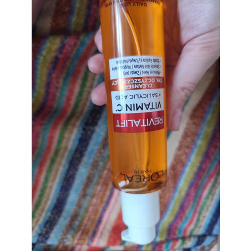 L'Oreal Paris Revitalift, Vitamin C + Salicylic Acid Cleanser (Żel oczyszczający) - opinie | zdjęcie do recenzji od clareblondi - 1