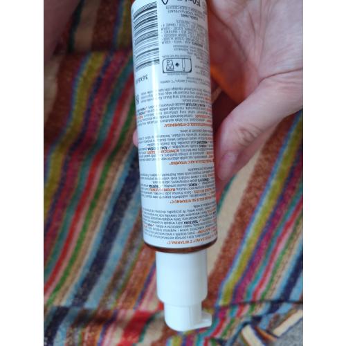L'Oreal Paris Revitalift, Vitamin C + Salicylic Acid Cleanser (Żel oczyszczający) - opinie | zdjęcie do recenzji od clareblondi - 2