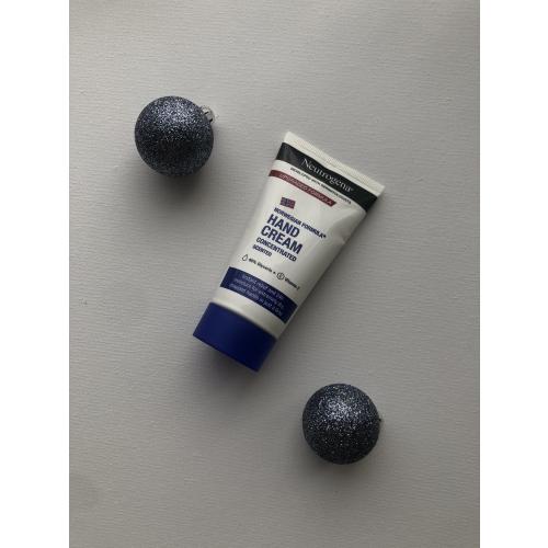 Neutrogena Norwegian Formula, Hand Cream Concentrated Scented Upgraded Formula (Formuła Norweska, Skoncentrowany krem do rąk (nowa wersja)) - opinie | zdjęcie do recenzji od Rinetta