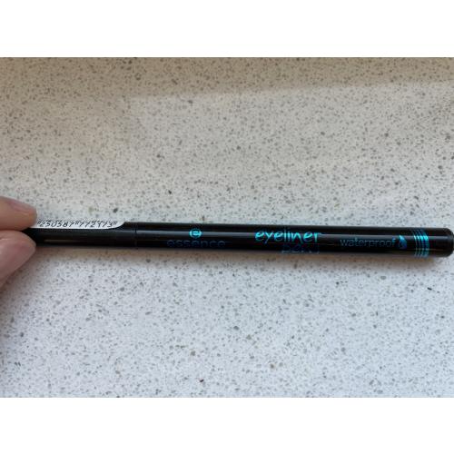 Essence Eyeliner Pen Waterproof (Wodoodporny liner do oczu) - opinie | zdjęcie do recenzji od Medea05 - 2