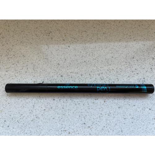 Essence Eyeliner Pen Waterproof (Wodoodporny liner do oczu) - opinie | zdjęcie do recenzji od Medea05 - 3