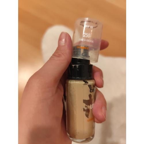 Revlon ColorStay, Longwear Makeup for Combination/Oily Skin SPF 15 (Podkład do twarzy cera tłusta/mieszna (nowa wersja)) - opinie | zdjęcie do recenzji od clareblondi - 3