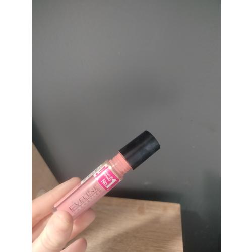 Eveline Cosmetics Wonder Match, 4 in 1 Velour Cheek & Lip Color Balm (Róż i pomadka w płynie) - opinie | zdjęcie do recenzji od Olaxx001