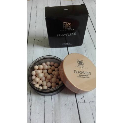 Avon True, Flawless Soft Focus Finishing Pearls (Matujące perełki adaptujące) - opinie | zdjęcie do recenzji od Mona260676