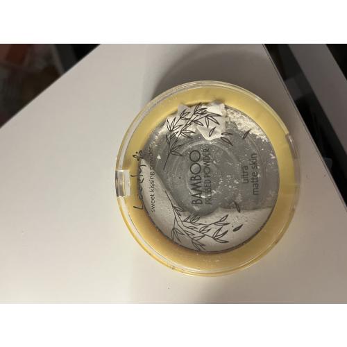 Lovely Sweet Kissing Powder Bamboo Pressed Powder Ultra Matte Skin (Matujący puder prasowany transparentny) - opinie | zdjęcie do recenzji od wscieklekoty