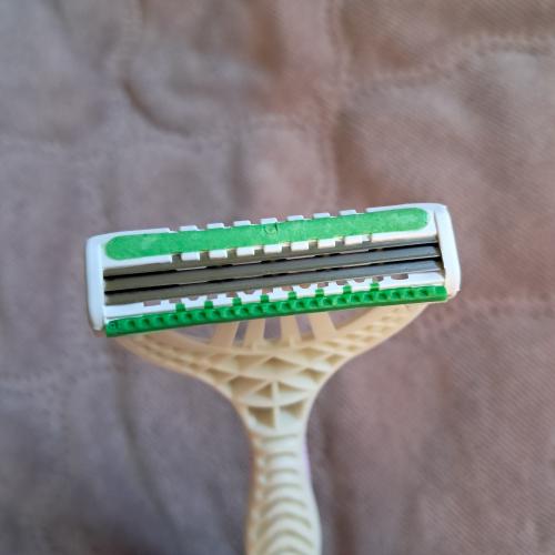 Wilkinson Xtreme 3, My Intuition, Comfort Cherry Blossom (Jednorazowe maszynki do golenia dla kobiet) - opinie | zdjęcie do recenzji od AnaSky - 4