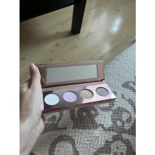 AA Wings of Color Star Secrets, by Magda Pieczonka, Shimmer Eyeshadow Palette (Paleta topperów do oczu) - opinie | zdjęcie do recenzji od paulinarams2 - 2