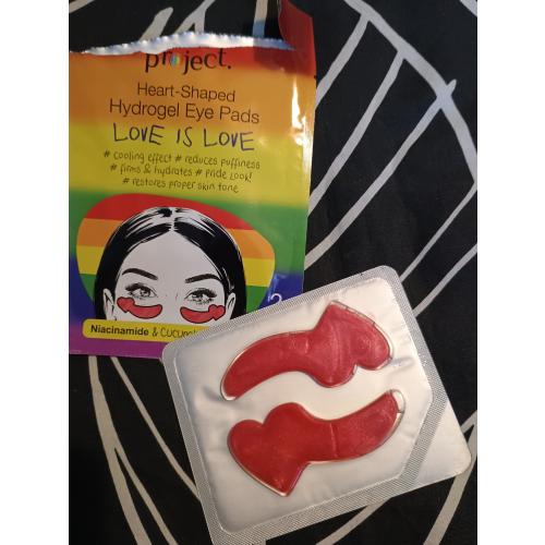 Selfie Project Love Is Love, Heart-Shaped Hydrogel Eye Pads (Hydrożelowe płatki pod oczy w kształcie serc) - opinie | zdjęcie do recenzji od Owocowysad - 2