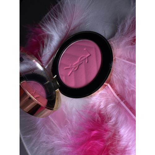 Yves Saint Laurent Make Me Blush, Bold Blurring Blush (Róż do policzków) - opinie | zdjęcie do recenzji od MoniqueMakeup - 2