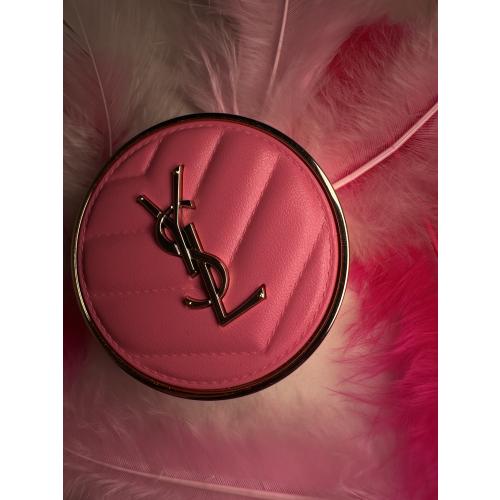 Yves Saint Laurent Make Me Blush, Bold Blurring Blush (Róż do policzków) - opinie | zdjęcie do recenzji od MoniqueMakeup - 1