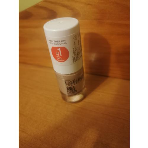 Eveline Cosmetics Nail Therapy Professional, Skoncentrowana odżywka do paznokci nadająca kolor 6w1 Care & Color - opinie | zdjęcie do recenzji od deltatrzyecho - 2