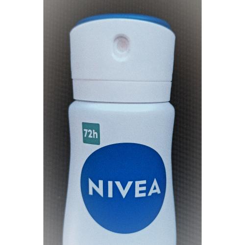 Nivea Invisible Fresh, Black & White, Antyperspirant w sprayu - opinie | zdjęcie do recenzji od Alezwieje - 3