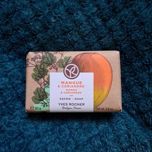 Yves Rocher Les Plaisirs Nature, Savon Energisant Mangue Coriandre (Energizujące mydło `Mango i kolendra`) - opinie | zdjęcie do recenzji od AnaSky - 2