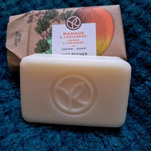 Yves Rocher Les Plaisirs Nature, Savon Energisant Mangue Coriandre (Energizujące mydło `Mango i kolendra`) - opinie | zdjęcie do recenzji od AnaSky - 1