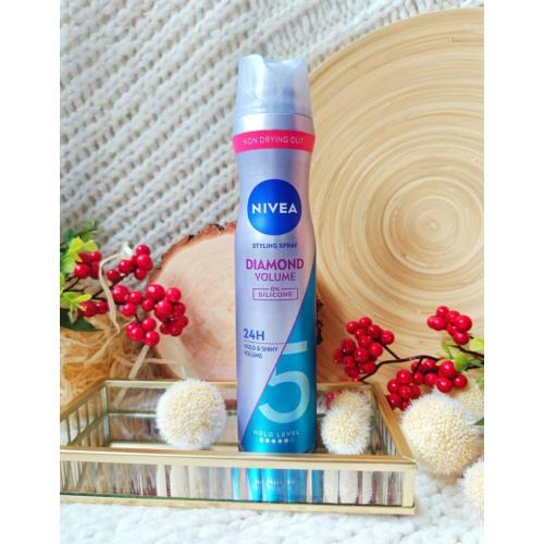 Nivea Diamond Volume Care Ultra Strong, Lakier do włosów - opinie | zdjęcie do recenzji od Anuusiaczeek