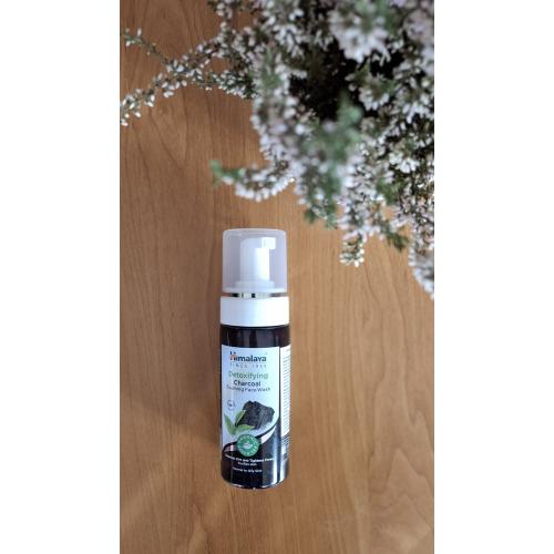 Himalaya Herbals Detoxifying Charcoal Foaming Face Wash (Detoksykująca pianka do mycia twarzy z węglem aktywnym) - opinie | zdjęcie do recenzji od Justyna_moja_pielegnacja