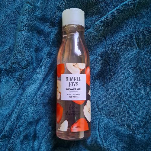 Oriflame Love Nature , Simple Joys Shower Gel with Organic Red Apple (Żel pod prysznic z organicznym jabłkiem) - opinie | zdjęcie do recenzji od AnaSky - 1