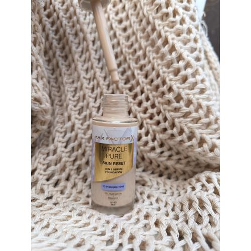 Max Factor Miracle Pure, Skin Reset 2 in 1 Serum Foundation (Pielęgnujący podkład z serum) - opinie | zdjęcie do recenzji od Kosmetycznemusthave - 2