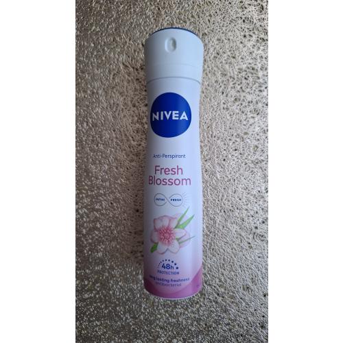 Nivea Fresh Blossom Anti-Perspirant Spray 48h (Antyperspirant dla kobiet w sprayu) - opinie | zdjęcie do recenzji od blekitnastokrotka - 1