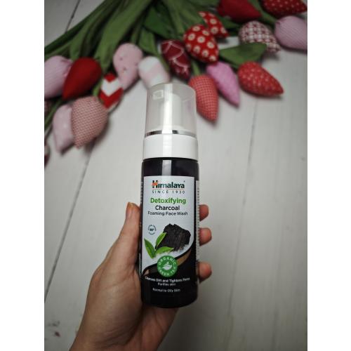 Himalaya Herbals Detoxifying Charcoal Foaming Face Wash (Detoksykująca pianka do mycia twarzy z węglem aktywnym) - opinie | zdjęcie do recenzji od DianaArtsewing