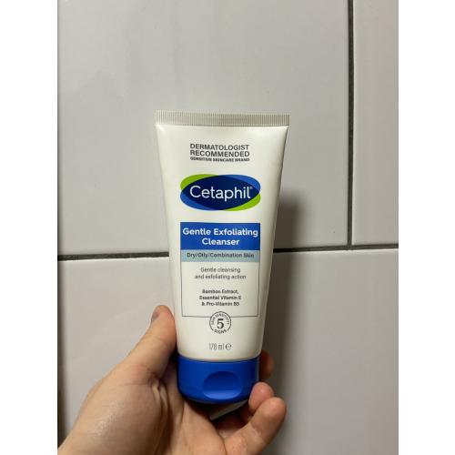 Cetaphil Gentle Exfoliating Cleanser (Delikatny żel oczyszczający z peelingiem) - opinie | zdjęcie do recenzji od FotoGlow