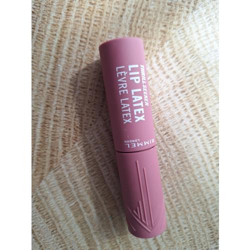 Rimmel Thrill Seeker, Lip Latex, Kryjący błyszczyk do ust w płynie z kwasem hialuronowym i witaminą E - opinie | zdjęcie do recenzji od Ilona0109 - 3