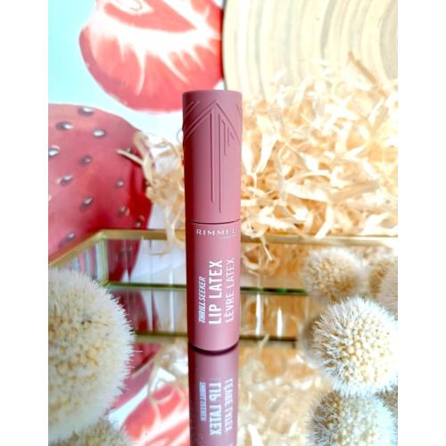 Rimmel Thrill Seeker, Lip Latex, Kryjący błyszczyk do ust w płynie z kwasem hialuronowym i witaminą E - opinie | zdjęcie do recenzji od Anuusiaczeek
