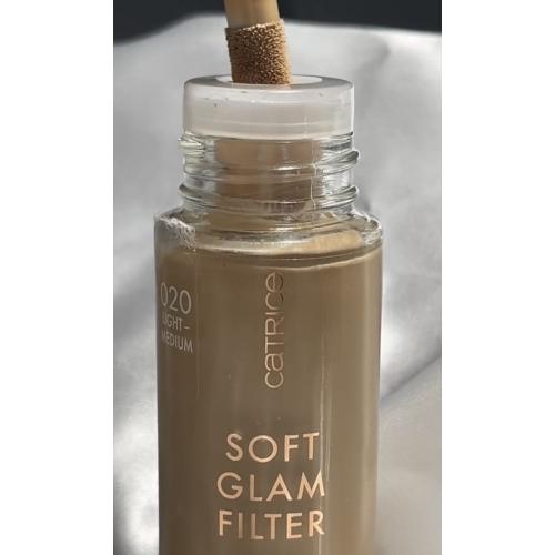 Catrice Soft Glam Filter Fluid (Rozświetlający podkład do twarzy) - opinie | zdjęcie do recenzji od natka_00