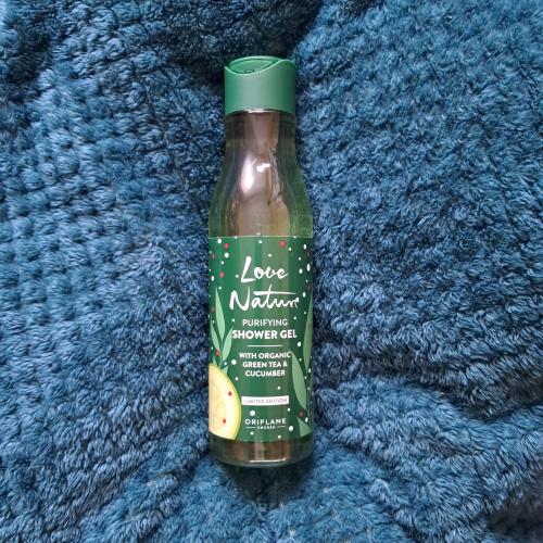 Oriflame Love Nature, Purifying Shower Gel with Green Tea and Cucumber (Oczyszczający żel pod prysznic z organiczną zieloną herbatą i ogórkiem) - opinie | zdjęcie do recenzji od AnaSky - 1