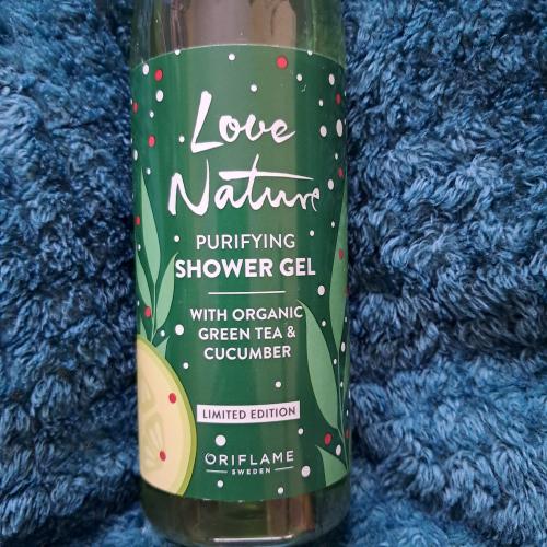 Oriflame Love Nature, Purifying Shower Gel with Green Tea and Cucumber (Oczyszczający żel pod prysznic z organiczną zieloną herbatą i ogórkiem) - opinie | zdjęcie do recenzji od AnaSky - 2