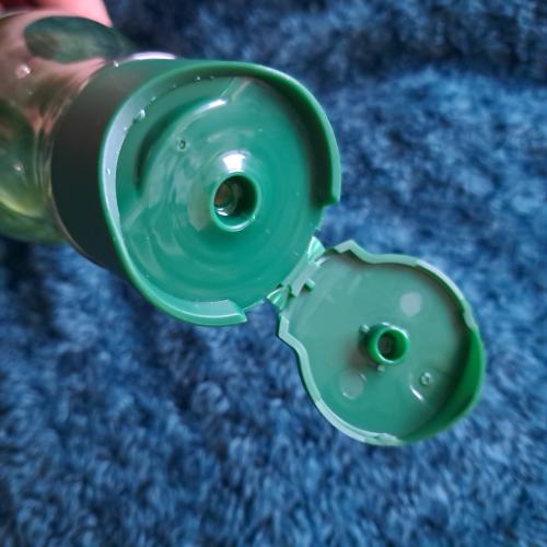 Oriflame Love Nature, Purifying Shower Gel with Green Tea and Cucumber (Oczyszczający żel pod prysznic z organiczną zieloną herbatą i ogórkiem) - opinie | zdjęcie do recenzji od AnaSky - 5
