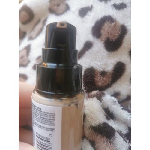 Revlon ColorStay, Makeup for Combination/Oily Skin 24Hrs (Podkład do twarzy) (stara wersja) - opinie | zdjęcie do recenzji od anniebrz - 3