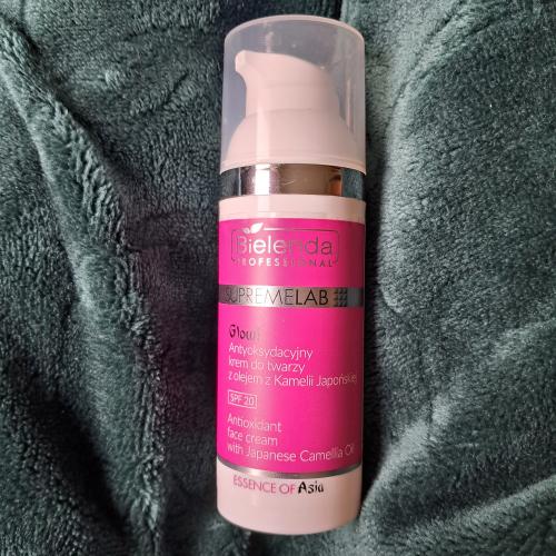Bielenda Professional SUPREMELAB Essence of Asia, Glow! Antioxidant Face Cream with Japanese Camellia Oil SPF 20 (Antyoksydacyjny krem do twarzy) - opinie | zdjęcie do recenzji od AnaSky - 3