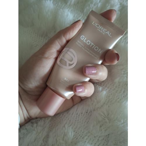 L'Oreal Paris Lumi Glotion,  Natural Glow Enhancer (Multifunkcyjny płynny rozświetlacz do twarzy i ciała (nowa wersja)) - opinie | zdjęcie do recenzji od beautybookcat