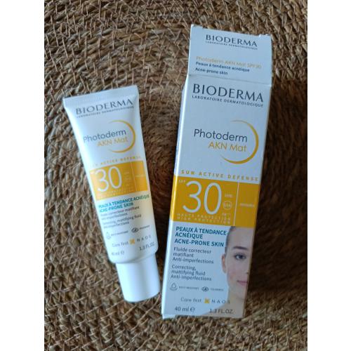 Bioderma Photoderm AKN Mat Krem do skóry z tendencją do przebarwień SPF 30+ - opinie | zdjęcie do recenzji od martens84