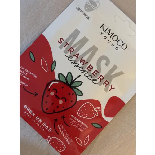 Kimoco Beauty Young, Strawberry Essence Mask (Regenerująca maska w płachcie z ekstraktem z truskawki i wodą lodowcową) - opinie | zdjęcie do recenzji od IvanaLi