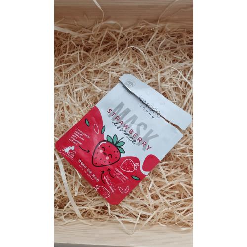 Kimoco Beauty Young, Strawberry Essence Mask (Regenerująca maska w płachcie z ekstraktem z truskawki i wodą lodowcową) - opinie | zdjęcie do recenzji od Anzelka9