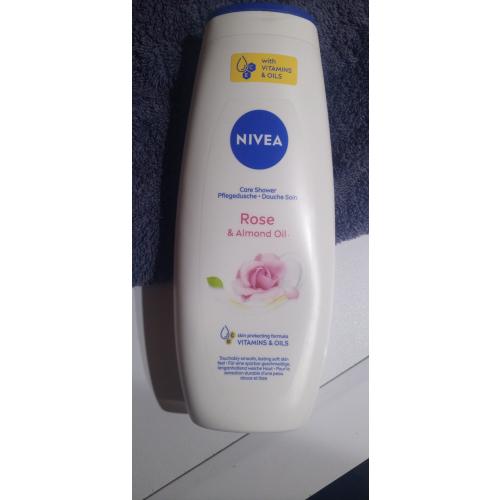 Nivea Soft Care Shower Rose & Almond Oil (Pielęgnujący żel pod prysznic `Róża i olejek migdałowy`) - opinie | zdjęcie do recenzji od iwonab1