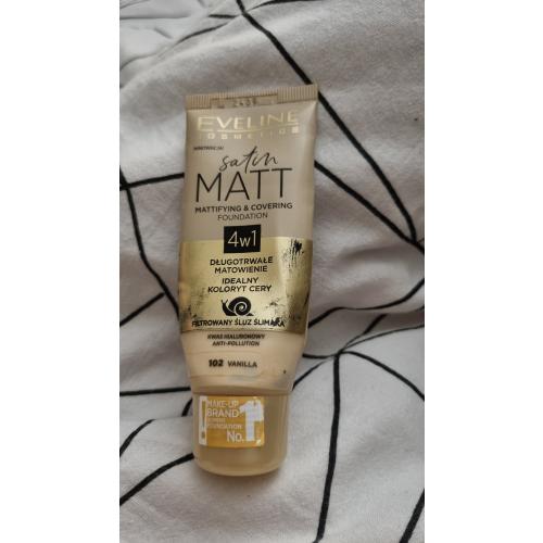 Eveline Cosmetics Satin Matt, Mattifying & Covering Foundation 4 in 1 (Podkład matująco - kryjący 4 w 1) - opinie | zdjęcie do recenzji od Anzelka9