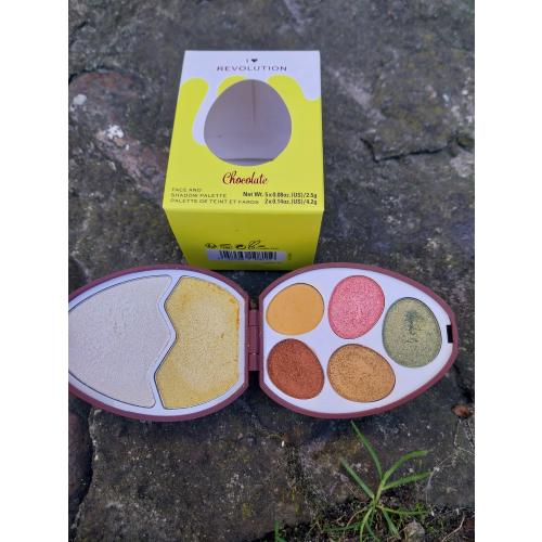I Heart Revolution Easter Egg Chocolate Face and Shadow Palette (Paleta do makijażu) - opinie | zdjęcie do recenzji od Smerfeta83 - 3