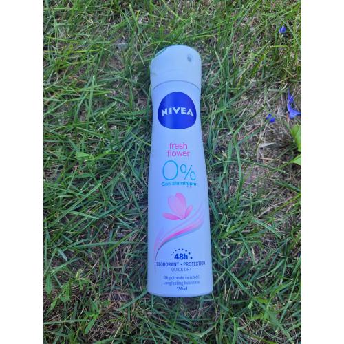 Nivea Fresh Flower, Dezodorant w sprayu 0% soli aluminium - opinie | zdjęcie do recenzji od PaulinaBednarz
