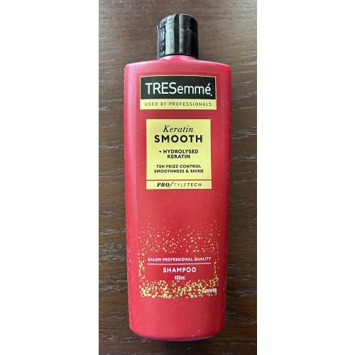 TRESemme Keratin Smooth, Shampoo (Wygładzający szampon do włosów puszących się i pozbawionych blasku (nowa wersja)) - opinie | zdjęcie do recenzji od Magnolia001 - 1