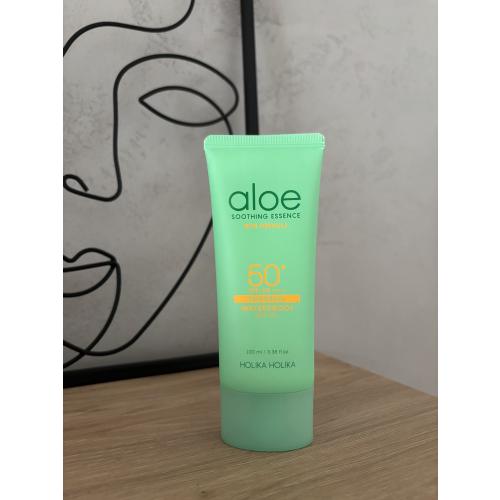 Holika Holika Aloe Soothing Essence New Formula SPF 50+/PA ++++ Waterproof Sun Cream (Wodoodporny krem przeciwsłoneczny do twarzy SPF50 PA++++ (nowa wersja)) - opinie | zdjęcie do recenzji od agnieszka_ut